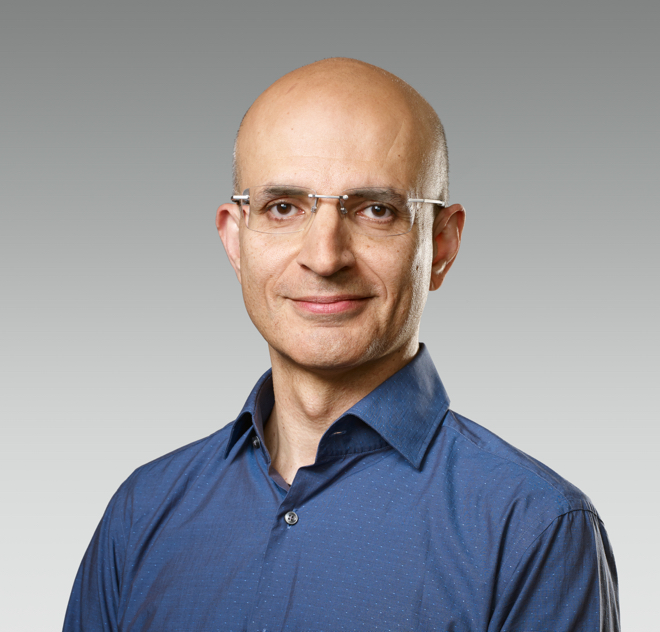 Apple COO Sabih Khan meets with China's vice commerce minister