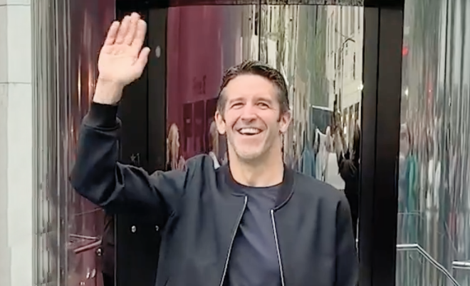 photo of Apple CEO John Ternus opens Fifth Avenue doors as iPhone 18 Pro hits stores image